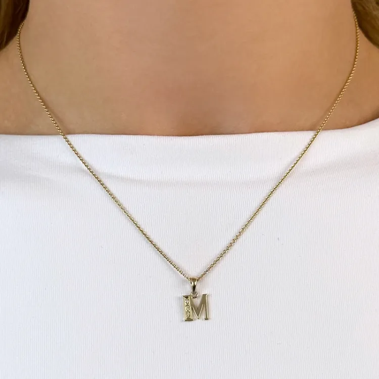 Buchstab m diamantanhänger in 9 karat gold 0,02 ct