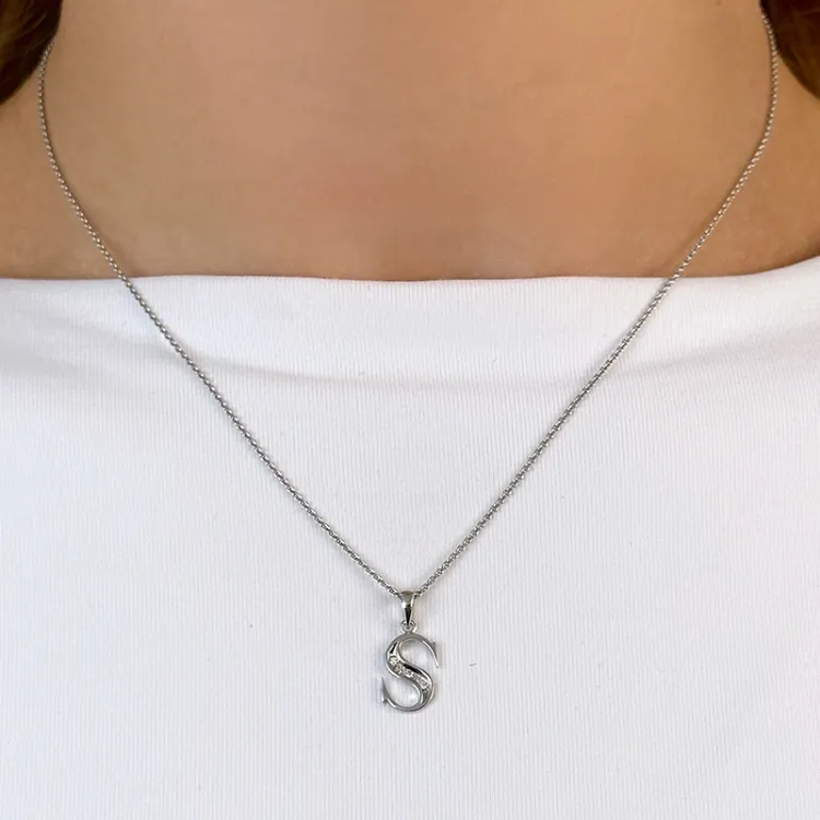 Buchstab s diamant anhänger in 9 karat weißgold 0,02 ct