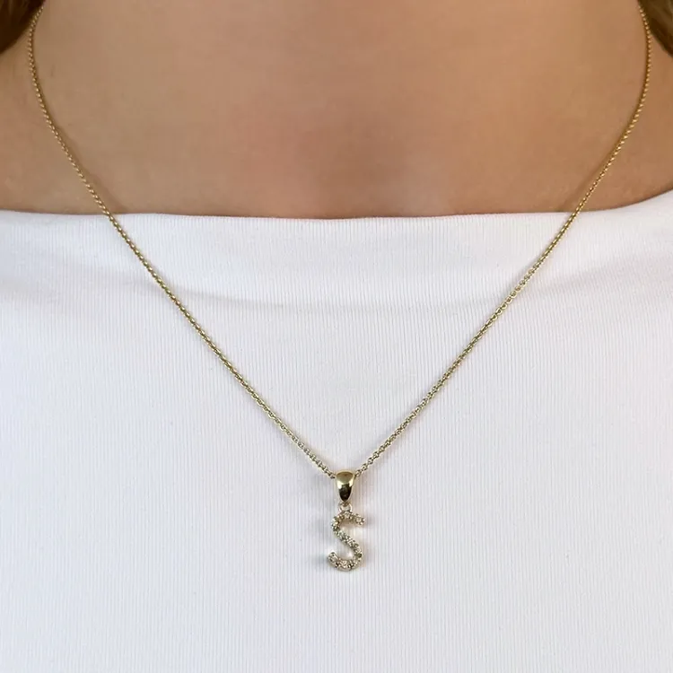 Buchstab s diamant anhänger in 9 karat gold 0,05 ct