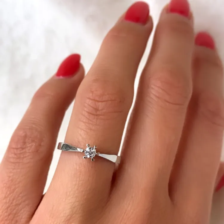 0,10 ct Diamant Solitärring in 14 Karat Weißgold 0,10 ct