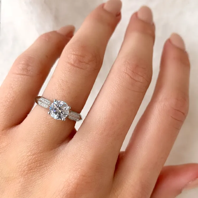 Gross weißem zirkon ring aus silber