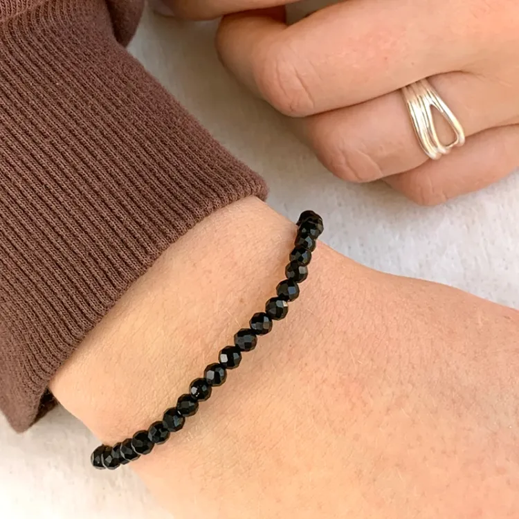 schwarz Onyxe Armband aus Satin x 4 mm - Loom Stones
