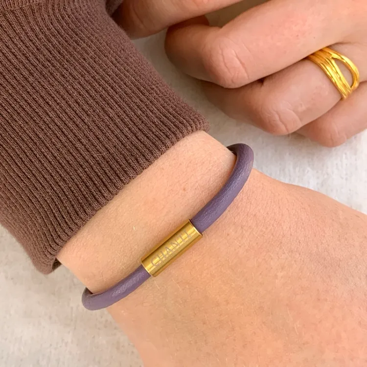 Runder violettem armband aus leder mit vergoldetem stahl x 4 mm
