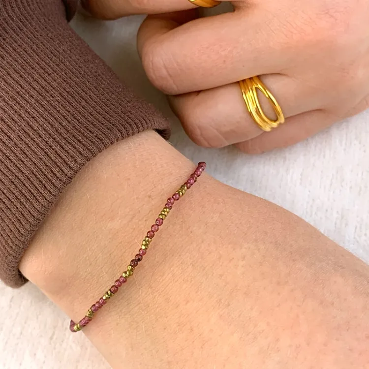 Armband mit Granat und hematite.