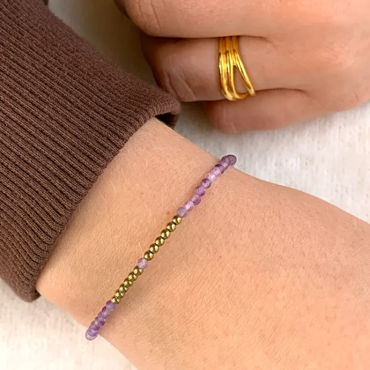 Violettem Armband mit Amethyst und hematite.