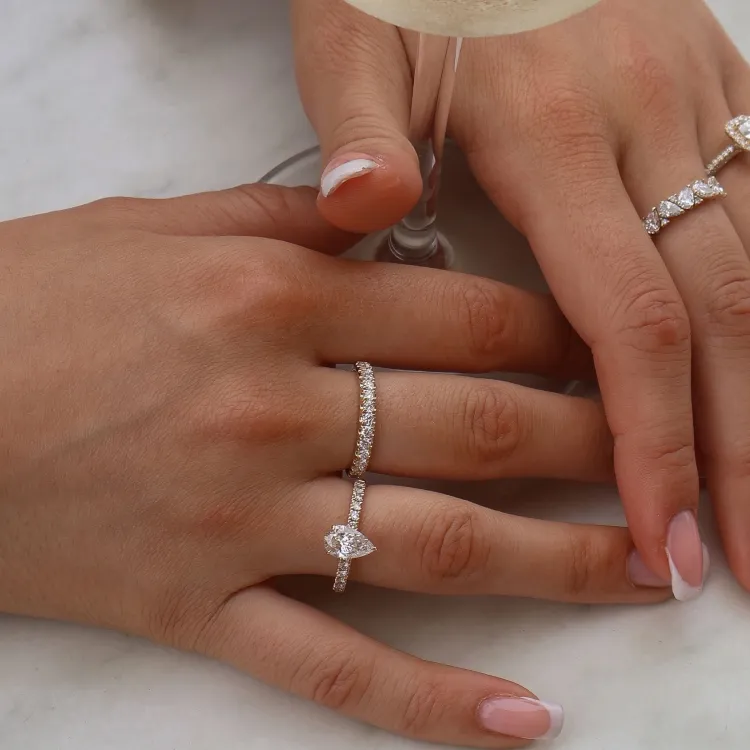 lab grown Diamant Memoirering in 9 Karat Gold 0,26 ct