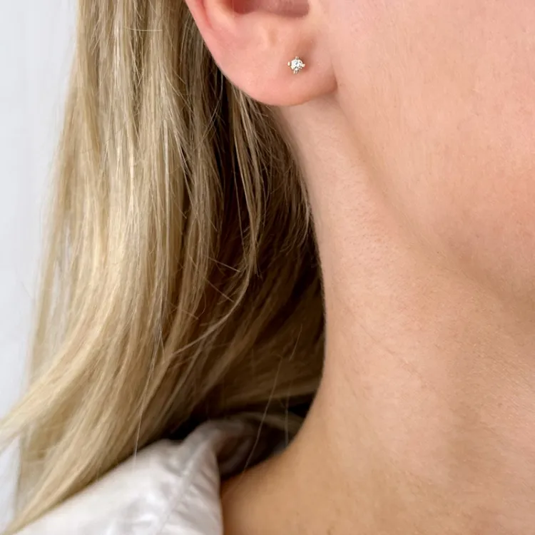 2 x 0,05 ct lab grown Diamant Solitärohrstecker in 9 Karat Gold mit lab grown Diamant 