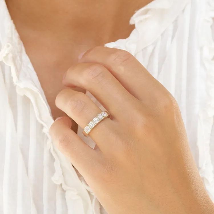 lab grown Diamant Memoirering in 14 Karat Gold 5 x 0,20 ct