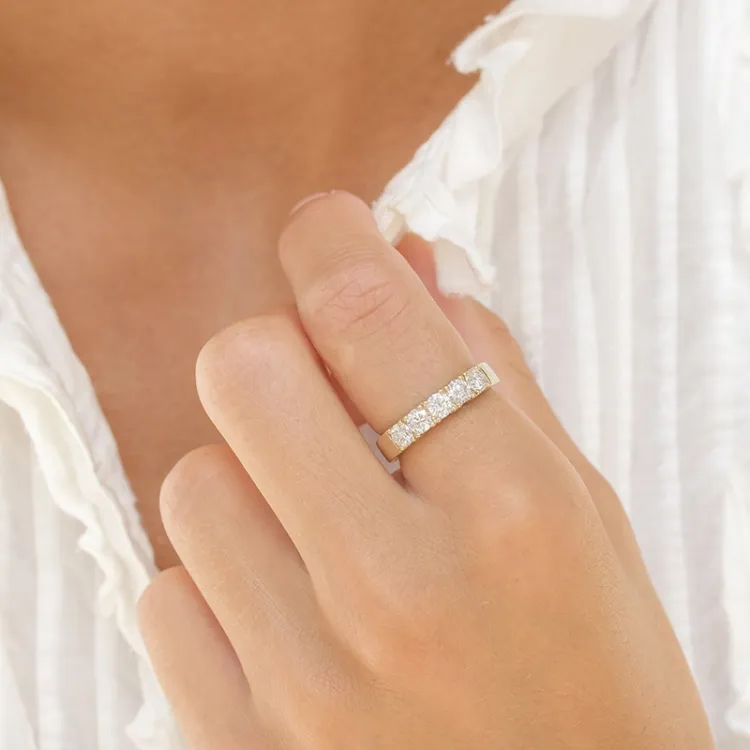 lab grown Diamant Memoirering in 14 Karat Gold 5 x 0,20 ct