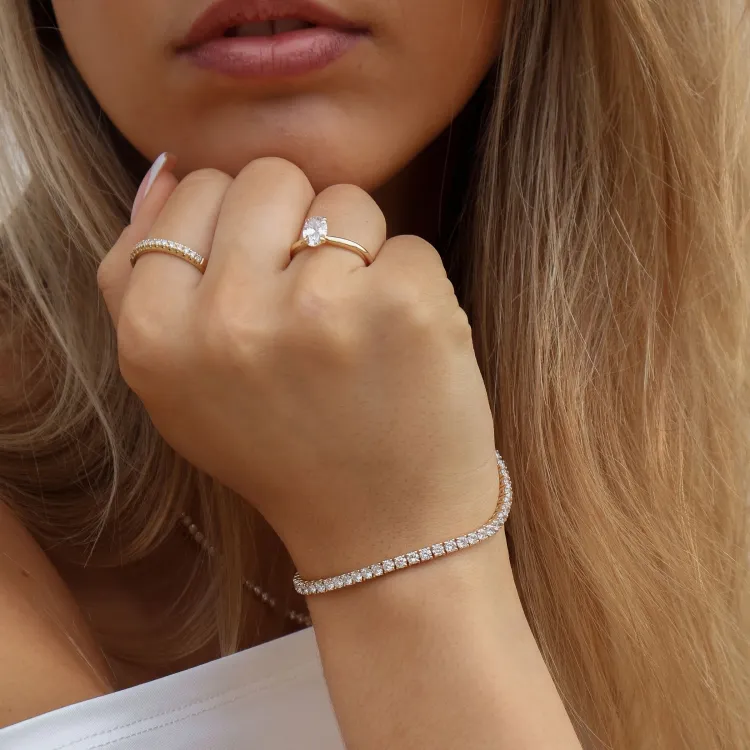 ovaler lab grown Diamant Solitärring in 14 Karat Gold 1,0 ct