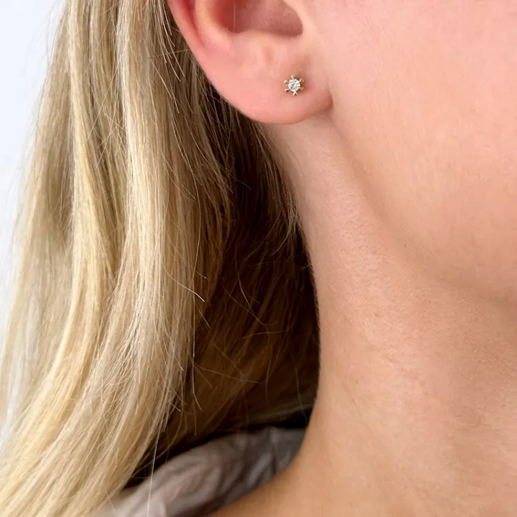2 x 0,05 ct lab grown Diamant Solitärohrstecker in 14 Karat Gold mit lab grown Diamant 