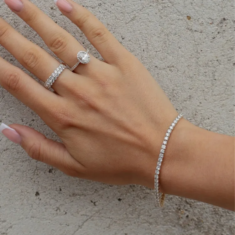 Tennisarmband 4,36 ct aus 14 Karat Gold