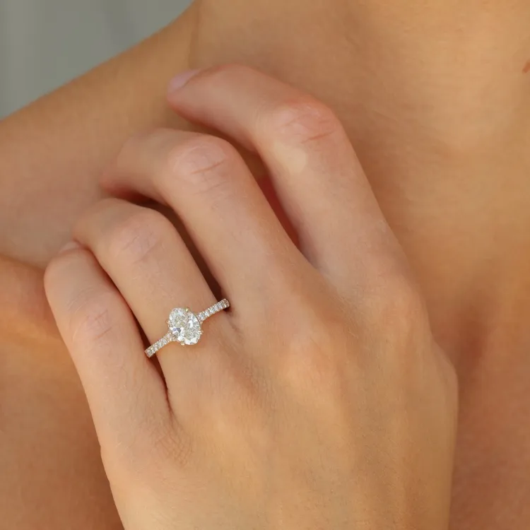 ovaler lab grown Diamant Ring in 14 Karat Gold 1,0 ct 0,26 ct