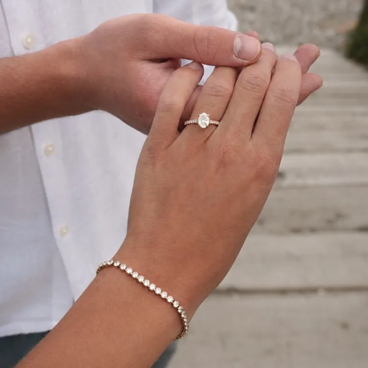 ovaler lab grown Diamant Ring in 14 Karat Gold 1,0 ct 0,26 ct