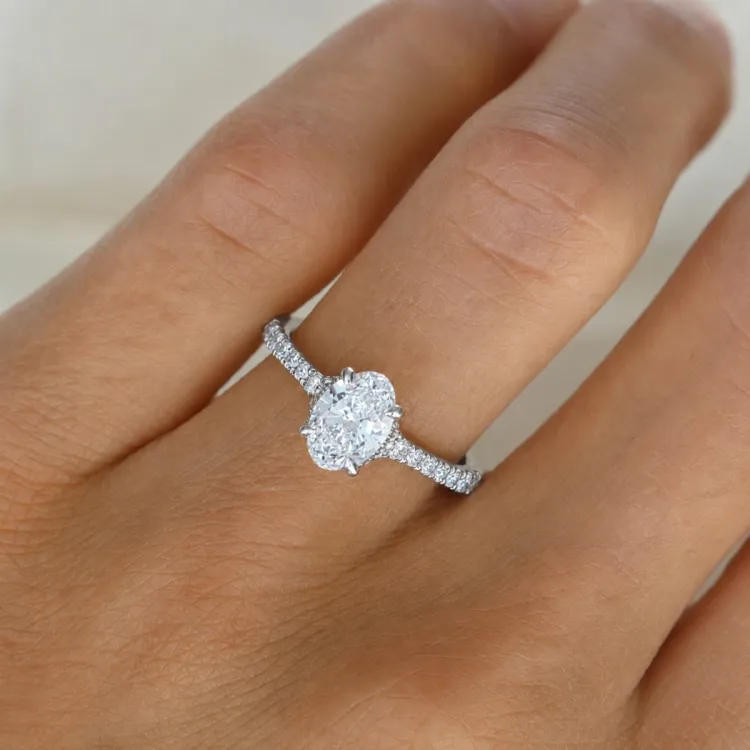 ovaler lab grown Diamant Ring in 14 Karat Weißgold 1,0 ct 0,26 ct