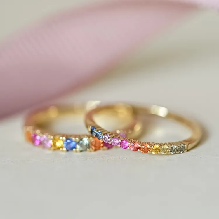 mehrfarbigem Saphir Memoirering in 14 Karat Gold 0,26 ct