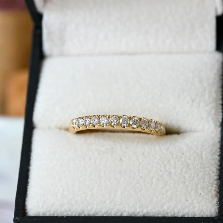Diamant memoirering in 14 karat gold 0,49 ct