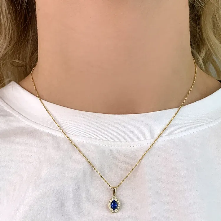 Rosette Zirkon Anhänger aus 8 Karat Gold - Gold Collection