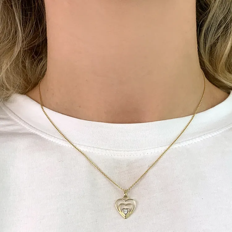 Herz Zirkon Anhänger aus 8 Karat Gold, rhodiniert