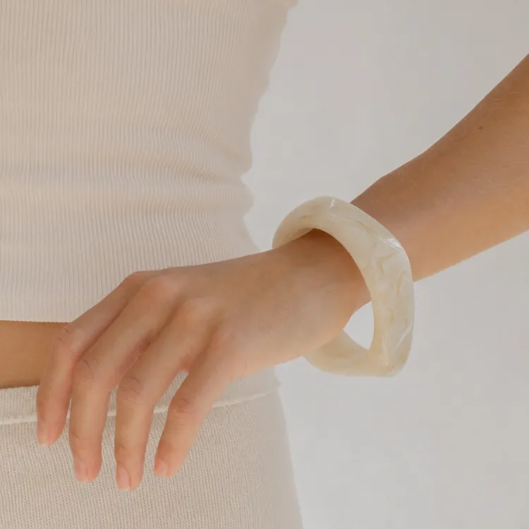 weißem bangle aus Harz - AURA
