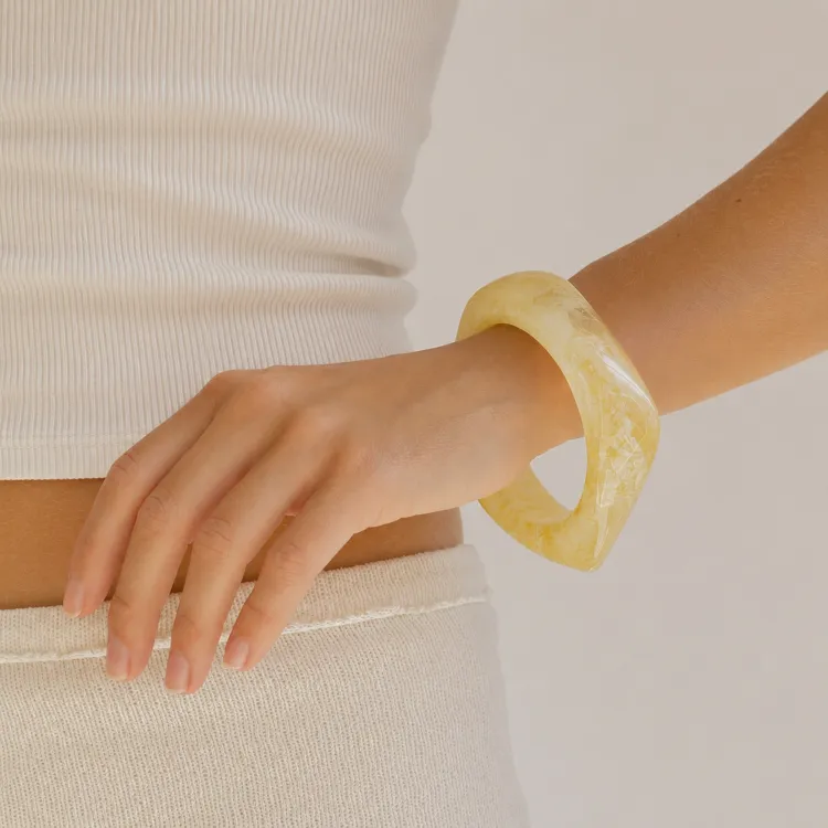 gelbem bangle aus Harz - AURA