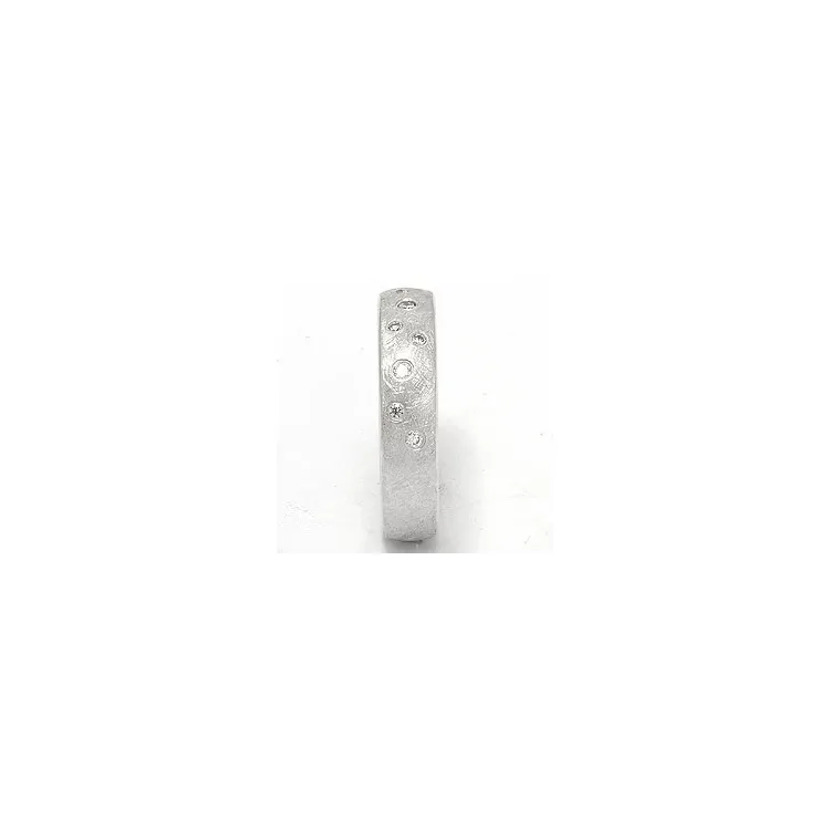 Strukturierter Sternenstaub Trauring aus 14 Karat Weißgold 0,126 ct