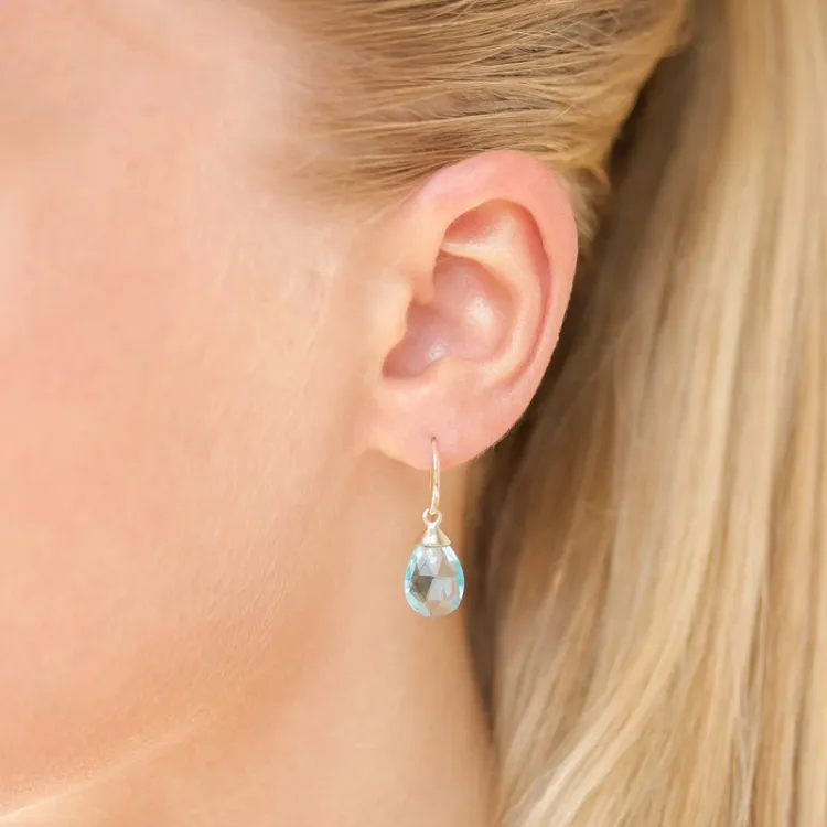Ohrringe in 9 Karat Gold mit blauem Bergkristall