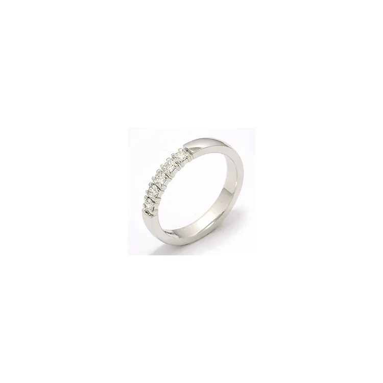 Trauring aus 14 Karat Weißgold 0,07 ct