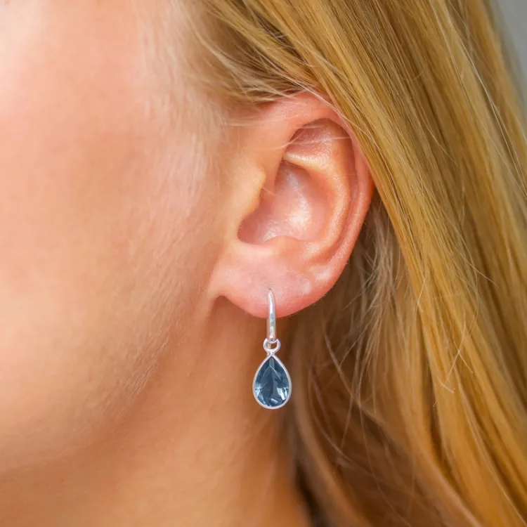 Tropfen blauem dunkelblauem Bergkristall Ohrringe in Silber - Loom Stones
