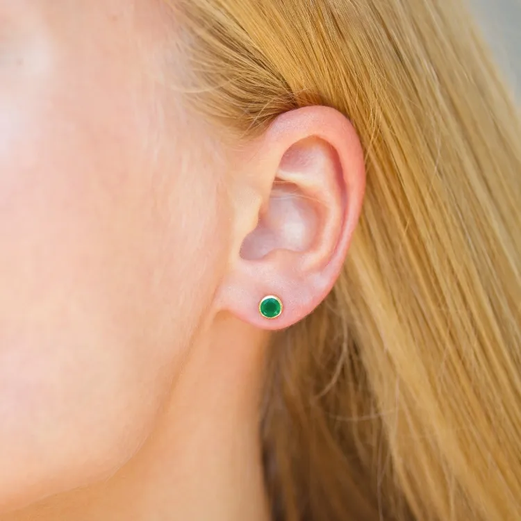 5 mm grünem Onyx Ohrstecker in vergoldetem Silber - Loom Stones