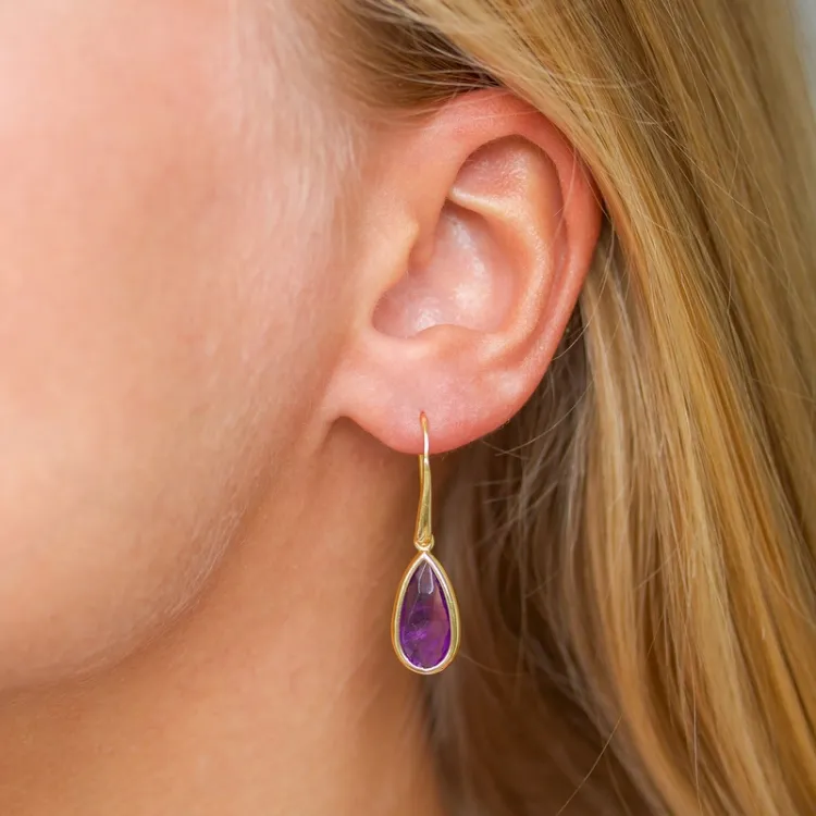 lange Tropfen lila Amethyst Ohrringe in vergoldetem Sterlingsilber - Loom Stones