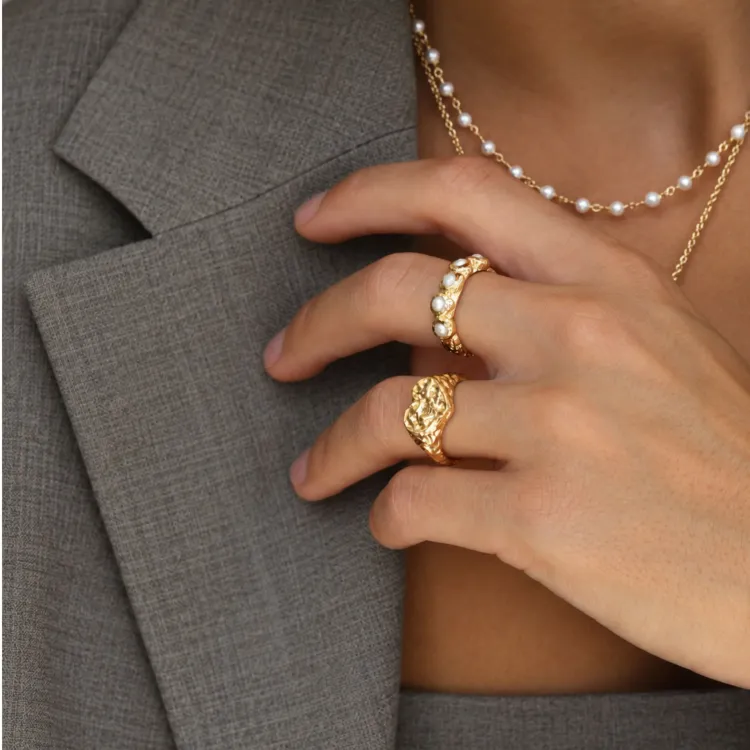 weißem Perle Ring aus vergoldetes Messing - Eliné
