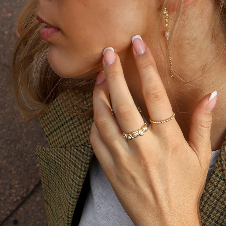 weißem Perle Ring aus vergoldetes Messing - Eliné