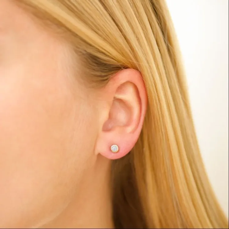 3 mm Zirkon Solitärohrstecker in vergoldetes Messing - Eliné