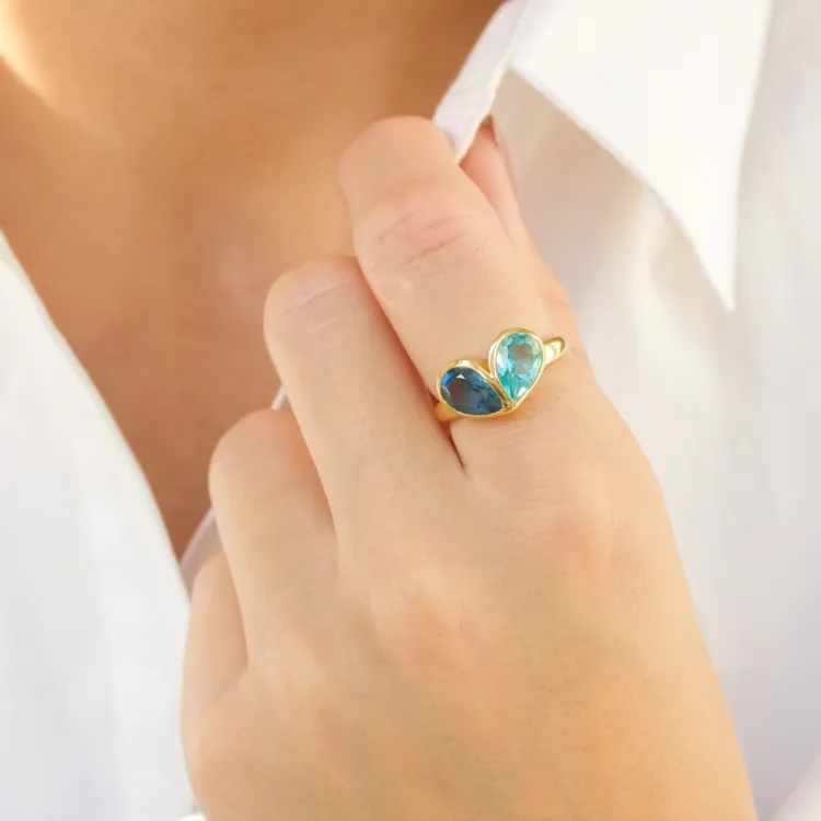 blauem Bergkristall Ring aus vergoldetes Messing - Loom Stones