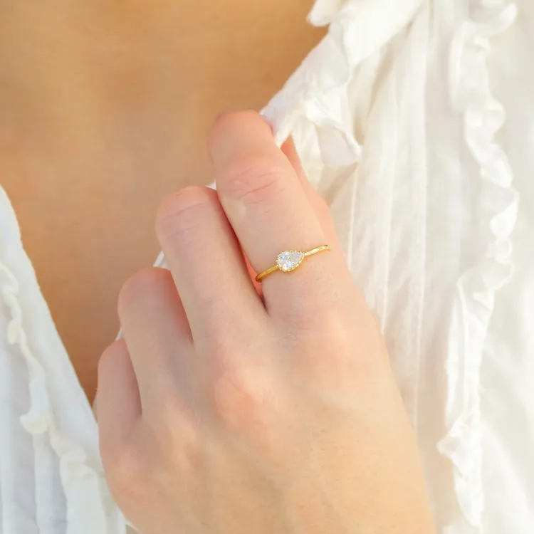 Zirkon Ring aus vergoldetes Messing - Eliné