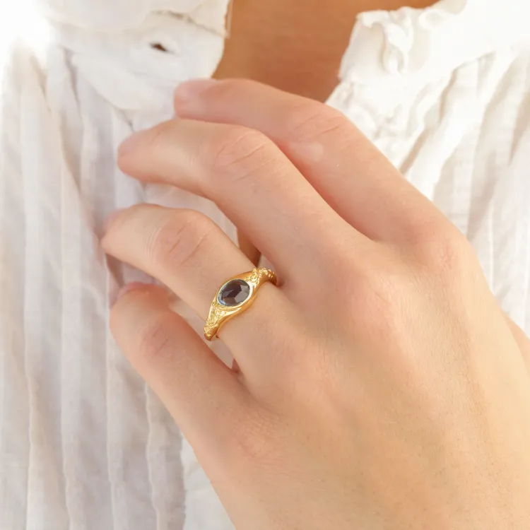 blauem Bergkristall Ring aus vergoldetes Messing - Eliné