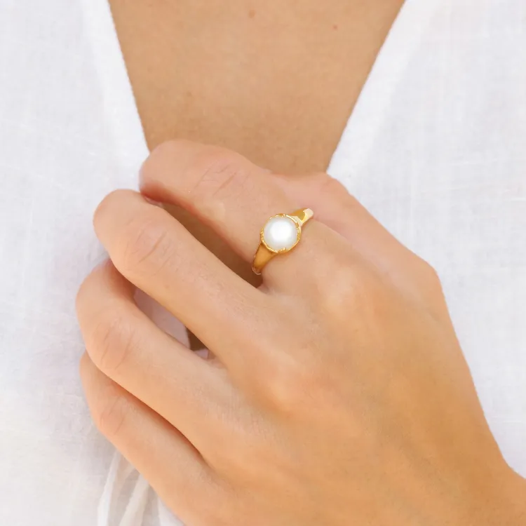 weißem Mondstein Ring aus vergoldetes Messing - Eliné