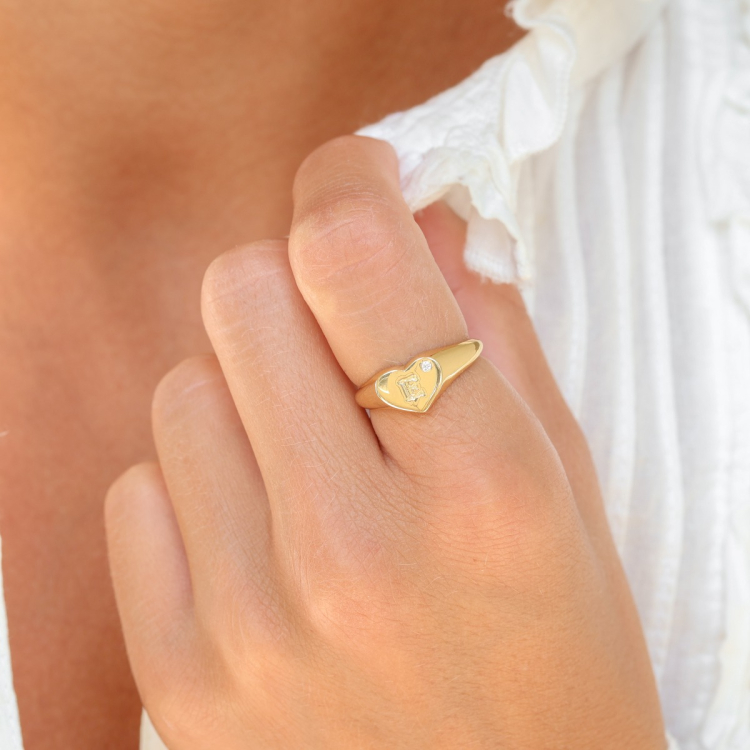 buchstab e Zirkon Ring aus vergoldetes Messing