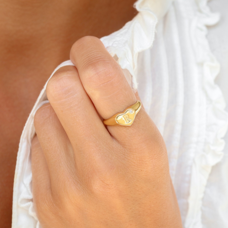 buchstab r Zirkon Ring aus vergoldetes Messing