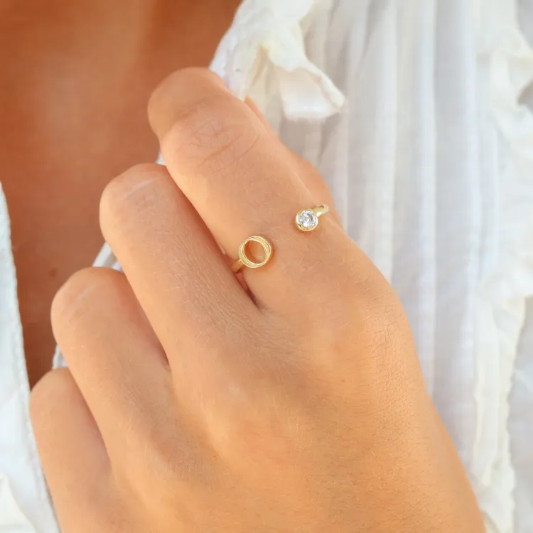 buchstab o Zirkon Ring aus vergoldetes Messing
