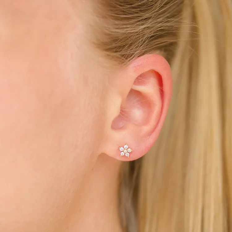 Wasserfester Blumen helix piercing in vergoldetem Stahl - OCEANA