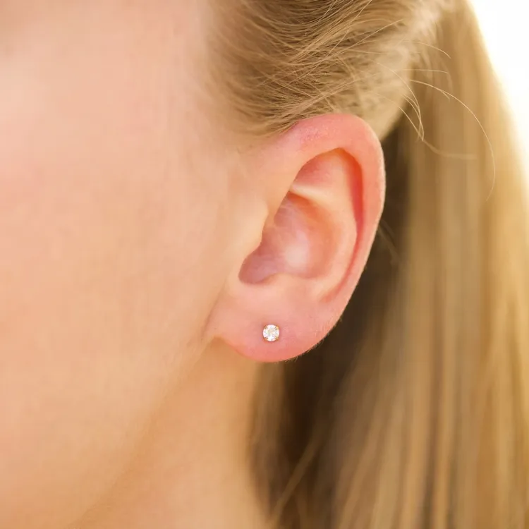 3 mm Wasserfester Zirkon Solitärohrstecker in vergoldetem Stahl - OCEANA