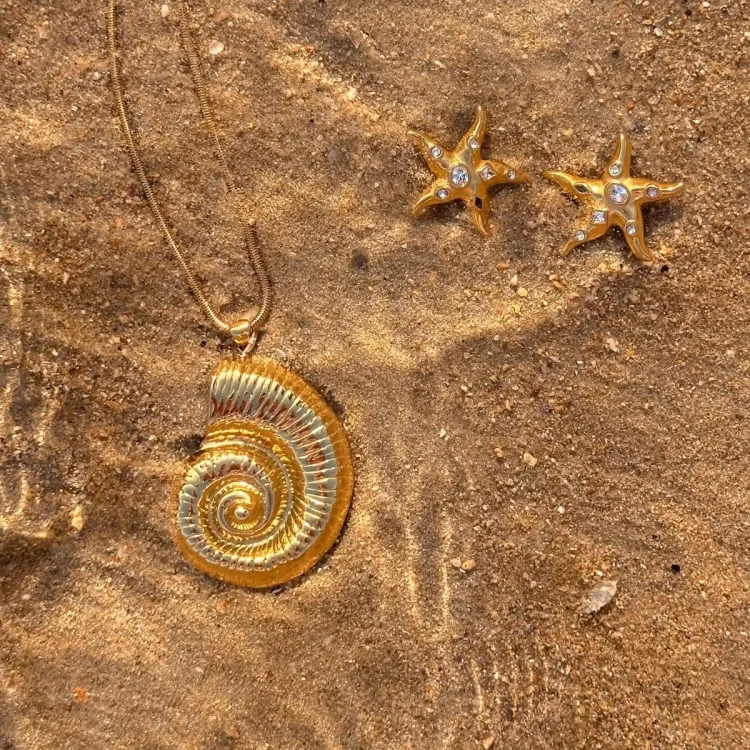 Wasserfest Muschel Halskette aus vergoldetem Stahl - OCEANA