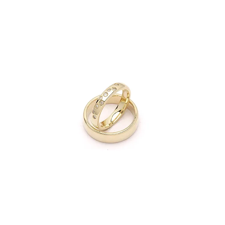 Sternenstaub trauringe aus 9 Karat Gold 0,126 ct - set