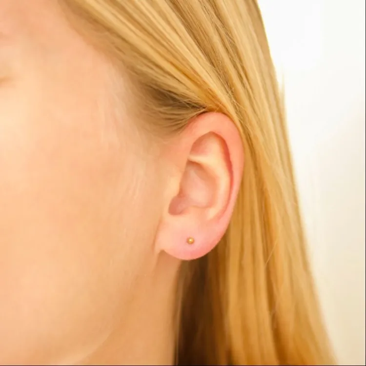 2 mm Wasserfester Ohrstecker in vergoldetem Stahl - OCEANA