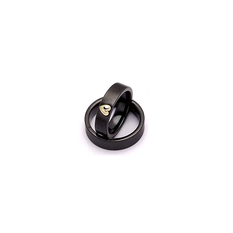 Trauringe in schwarz Stahl und Gold