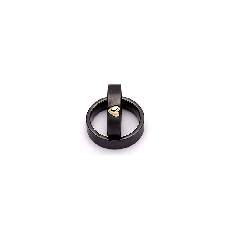 Trauringe in schwarz Stahl und Gold