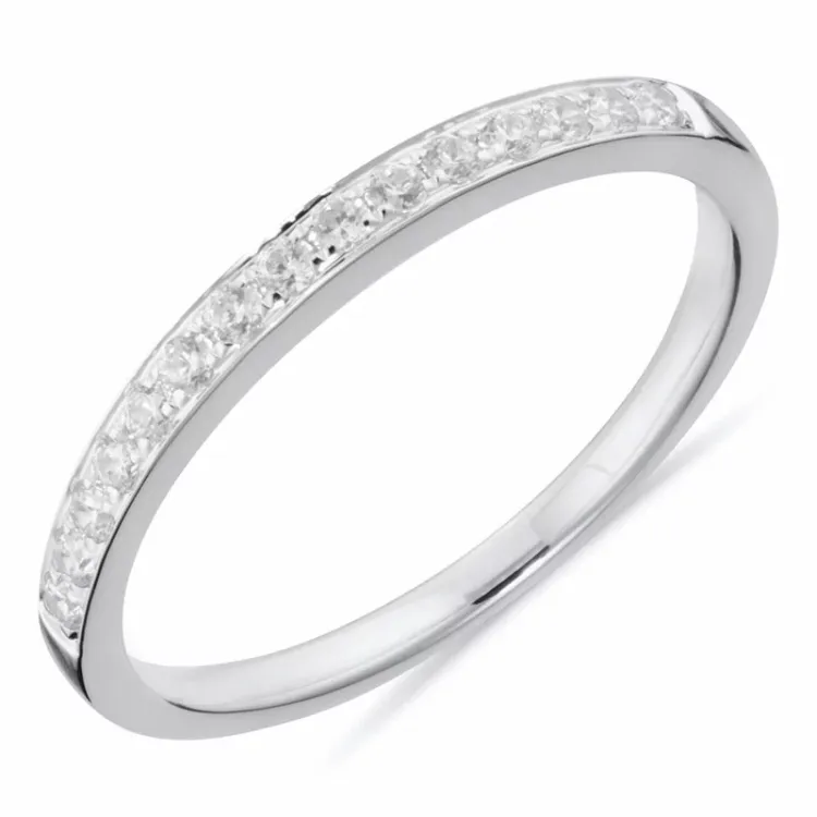 Eng weißem Zirkon Ring aus 9 Karat Weißgold