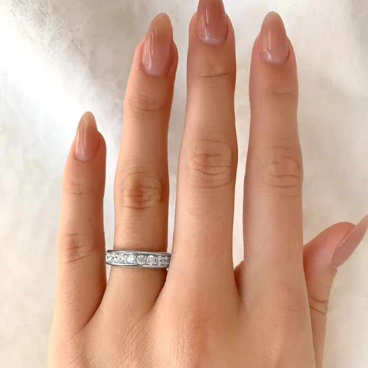 weißem Zirkon Ring aus rhodiniertem Silber